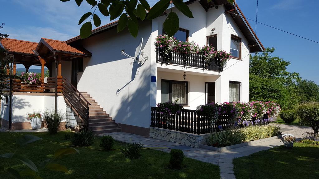 Apartment Lipa Irinovac Exterior photo